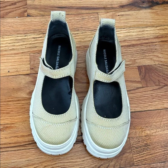 Nicole Saldana Nadia Mary Janes 38 - Picture 7 of 14